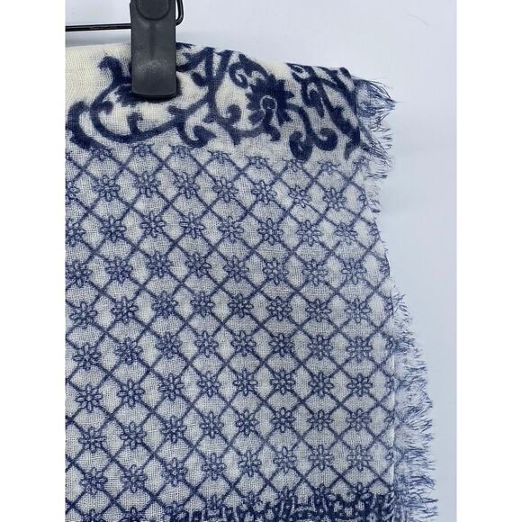 INDIGO HANDLOOM Women's Blue-White Printed Fringe Knit Scarf SZ OS - Picture 4 of 9